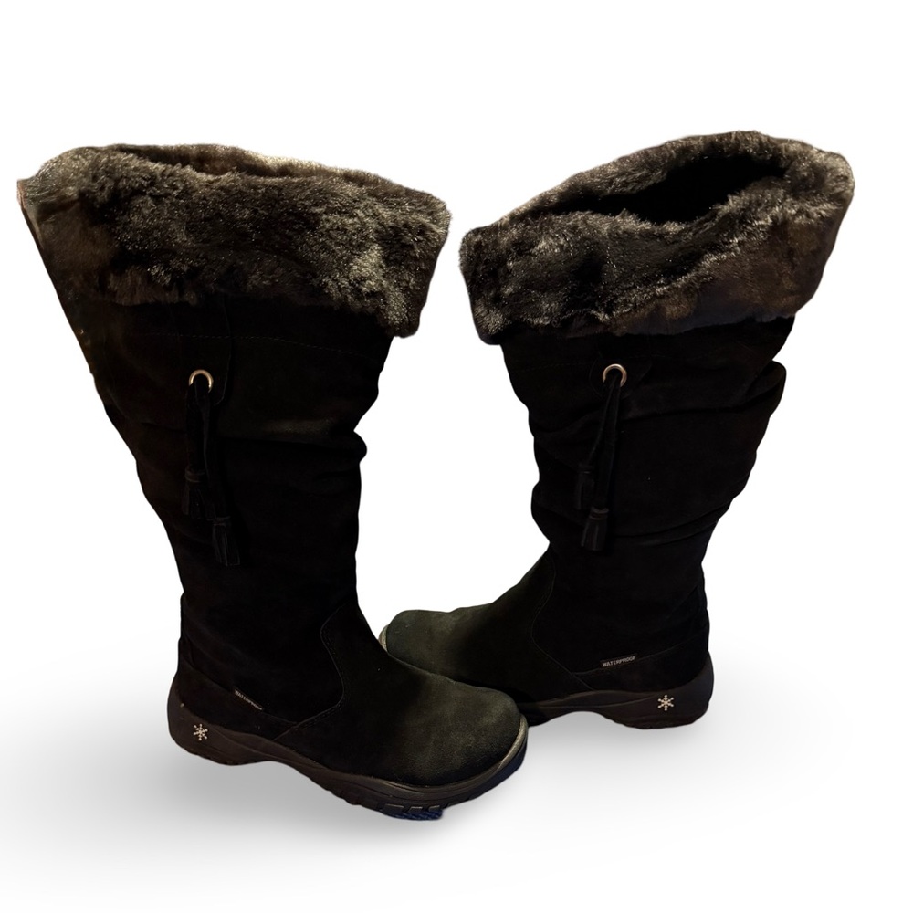 Women’s size 9 black Baffin winter boots. Waterproof suede upper, faux fur trim.
